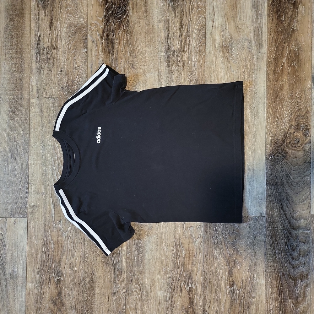 Adidas t-shirt Boys size small/8.